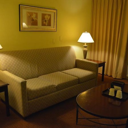 Hotel Ramada By Wyndham Wichita Airport Zewnętrze zdjęcie