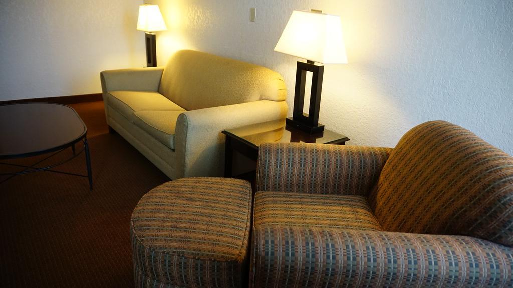 Hotel Ramada By Wyndham Wichita Airport Pokój zdjęcie