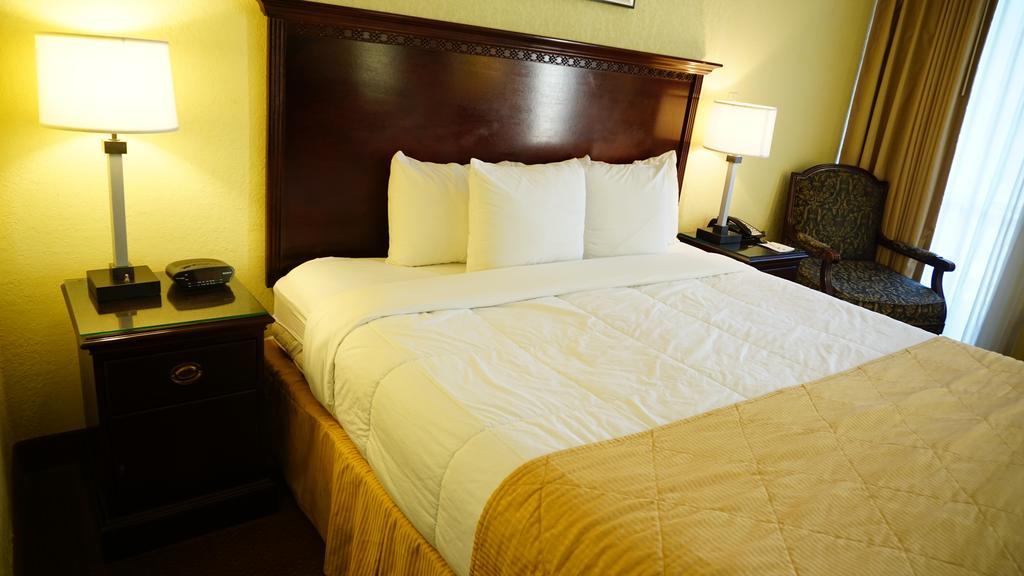 Hotel Ramada By Wyndham Wichita Airport Pokój zdjęcie