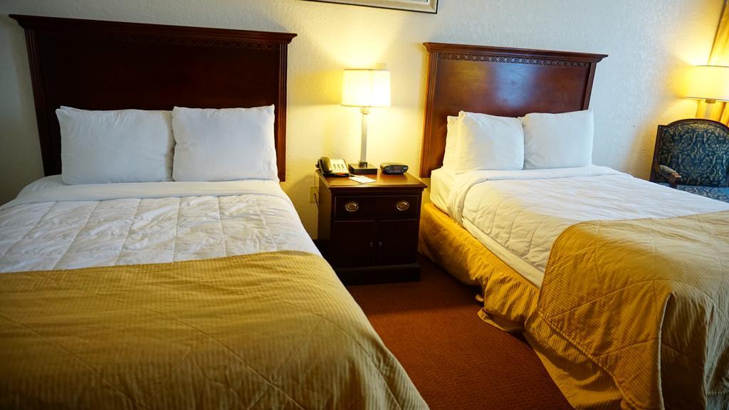 Hotel Ramada By Wyndham Wichita Airport Pokój zdjęcie