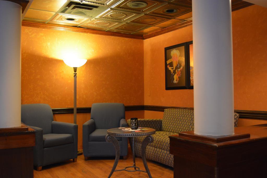 Hotel Ramada By Wyndham Wichita Airport Zewnętrze zdjęcie
