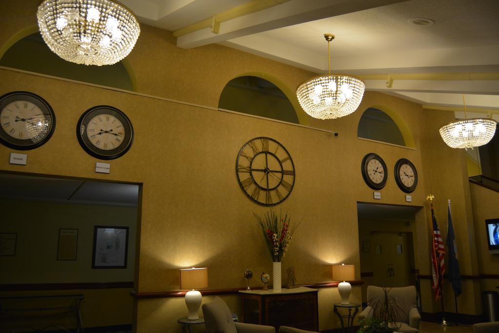 Hotel Ramada By Wyndham Wichita Airport Zewnętrze zdjęcie