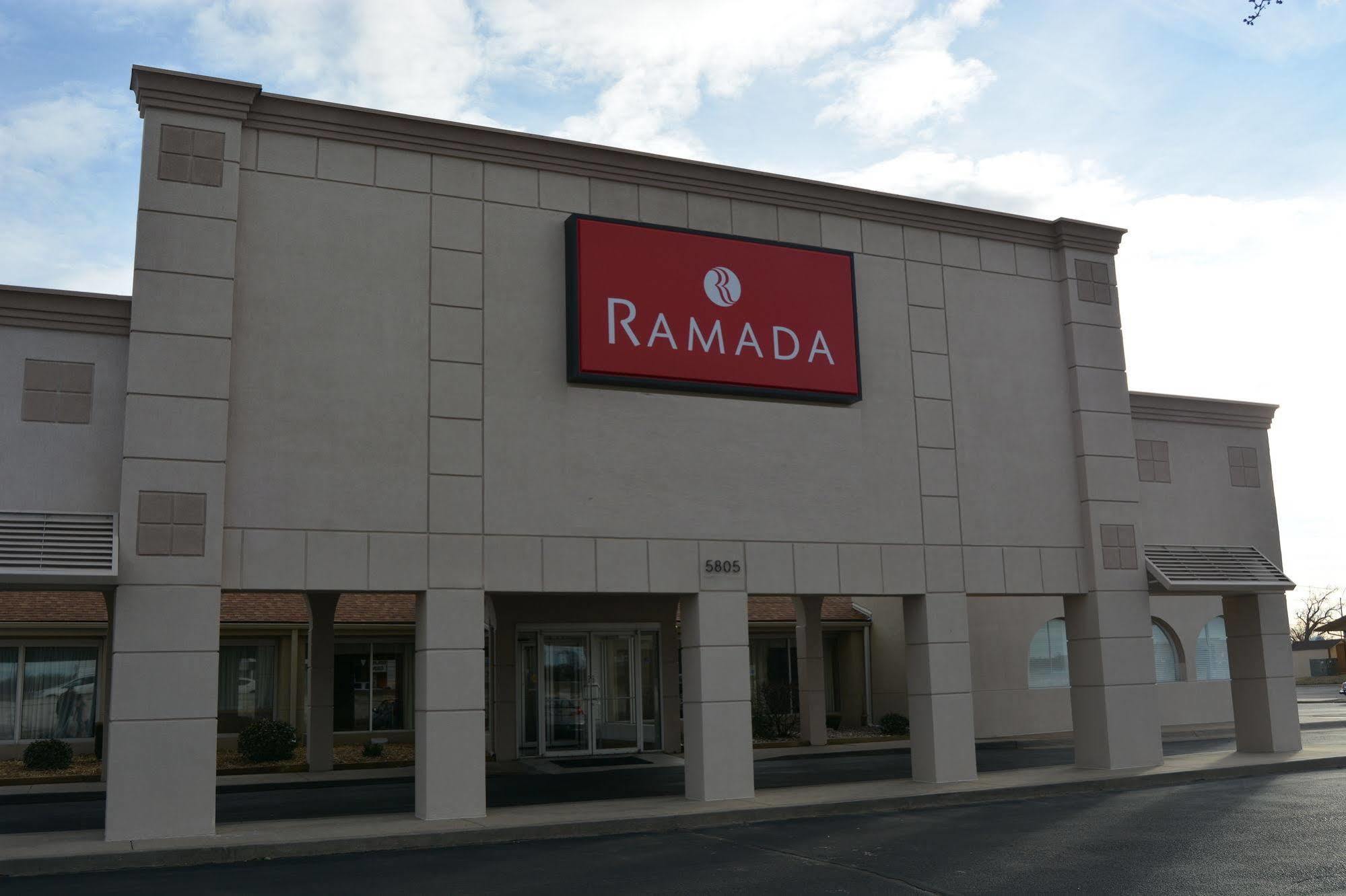Hotel Ramada By Wyndham Wichita Airport Zewnętrze zdjęcie